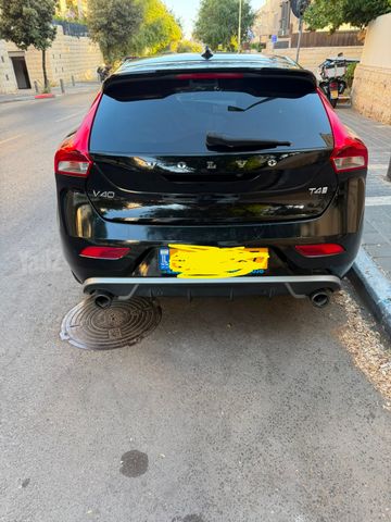 וולוו V40