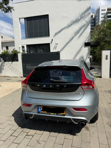 וולוו V40