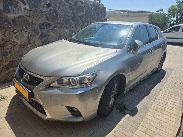 מודעת רכב לקסוס CT