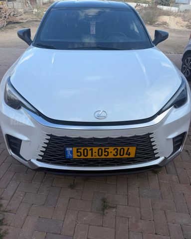 מודעת רכב לקסוס LBX