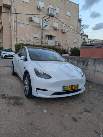 מודעת רכב טסלה מודל Y
