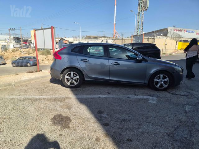 וולוו V40