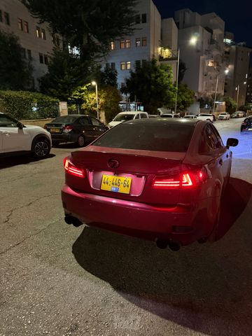 לקסוס IS