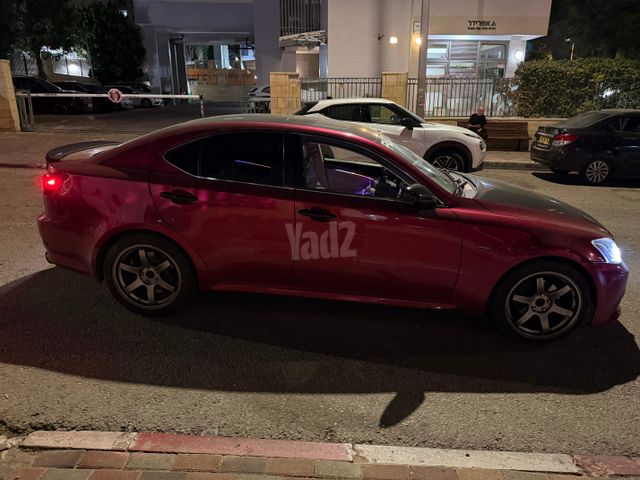 לקסוס IS