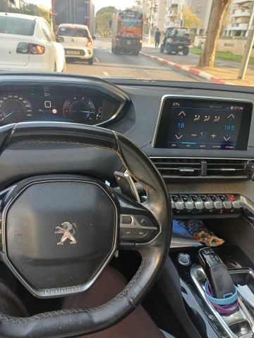 פיג'ו 3008