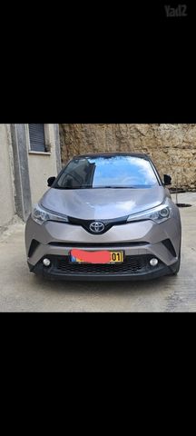 מודעת רכב טויוטה C-HR