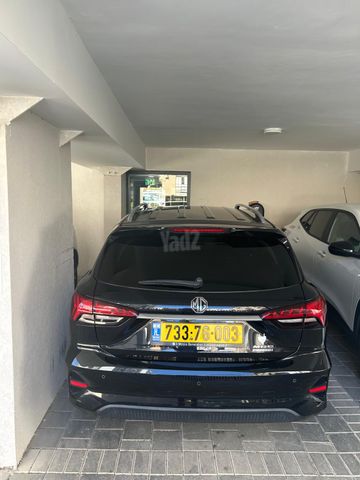 אם ג'י MG5