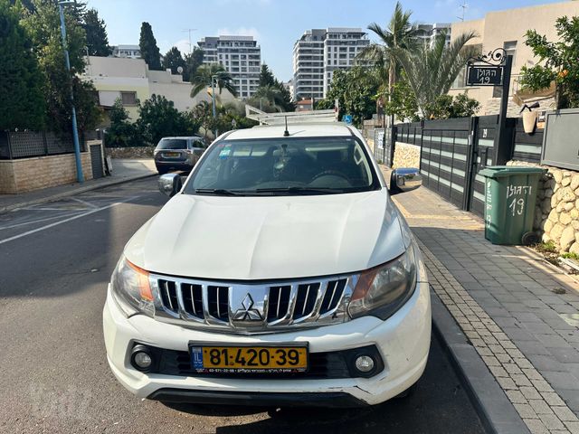 מיצובישי טרייטון / L200