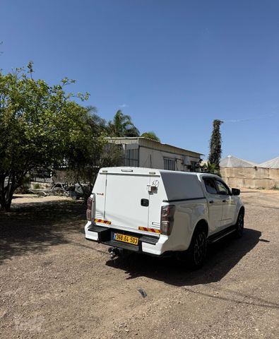 איסוזו די-מקס