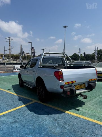 מיצובישי טרייטון / L200