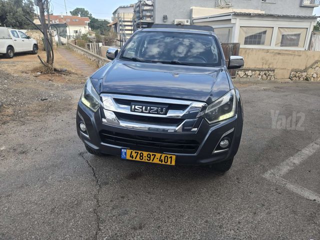 איסוזו די-מקס