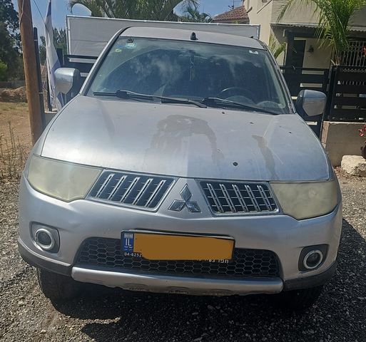 מיצובישי טרייטון / L200