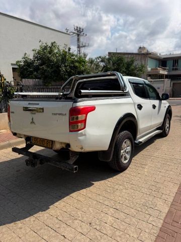 מיצובישי טרייטון / L200