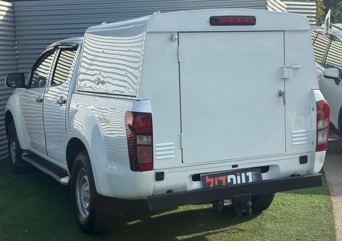 איסוזו די-מקס