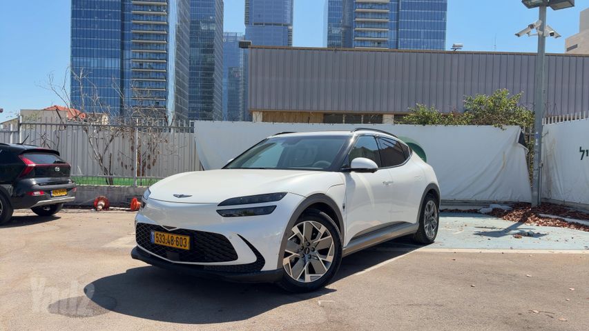מודעת רכב ג'נסיס GV60