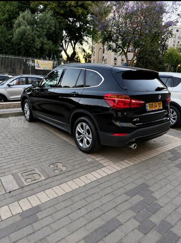 ב מ וו X1
