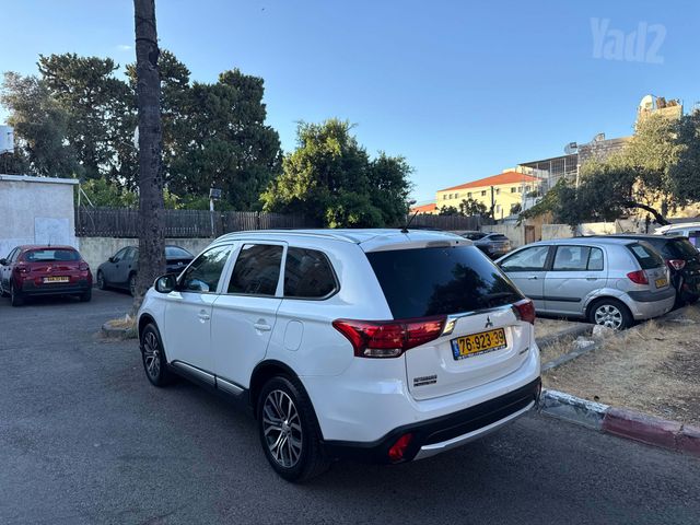 מיצובישי אאוטלנדר