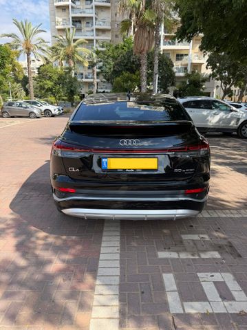 מודעת רכב אאודי Q4 e-tron