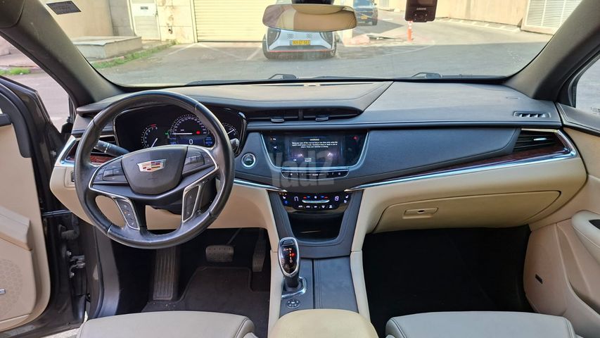 קאדילק XT5