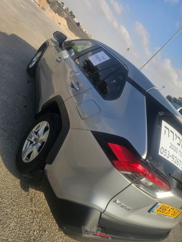 טויוטה RAV4
