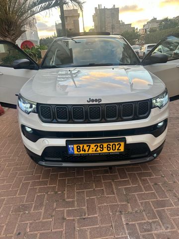 מודעת רכב ג'יפ קומפאס