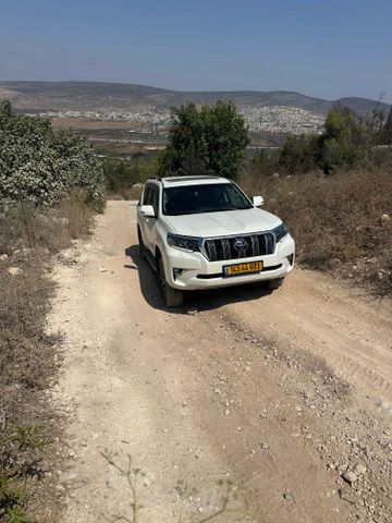 טויוטה לנד קרוזר