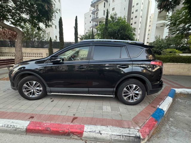 טויוטה RAV4