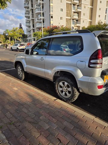 טויוטה לנד קרוזר