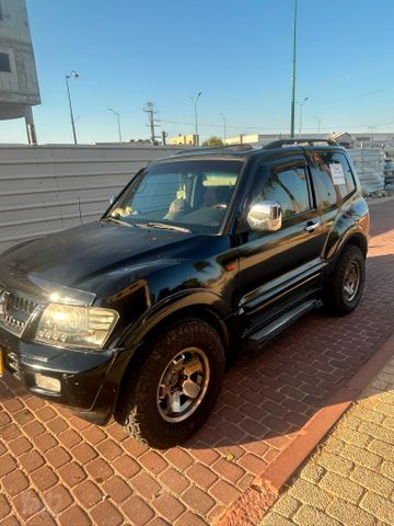 פג'רו GLS אוט׳ דיזל 5 מק 3 דל 3.2 (165 כ״ס)
