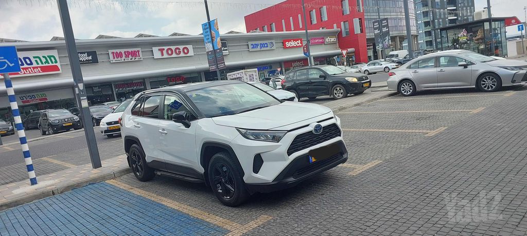 טויוטה RAV4