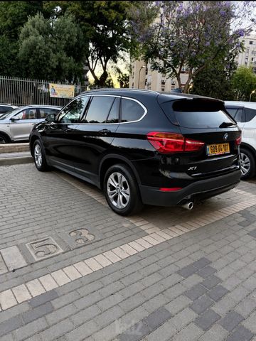 ב מ וו X1