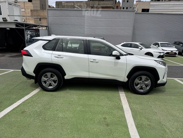 טויוטה RAV4