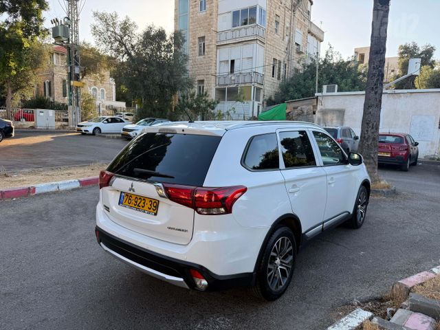 מיצובישי אאוטלנדר