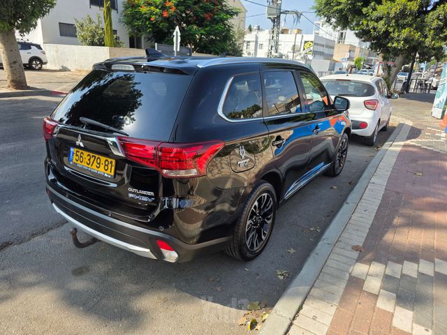 מיצובישי אאוטלנדר