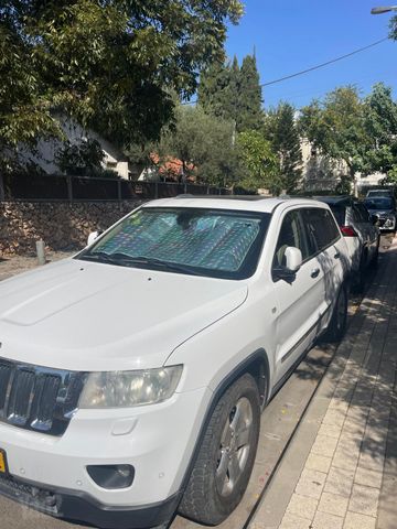 מודעת רכב ג'יפ גרנד צ'ירוקי