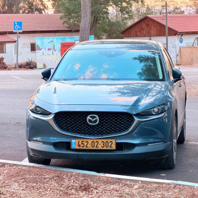 מודעת רכב מאזדה CX-30