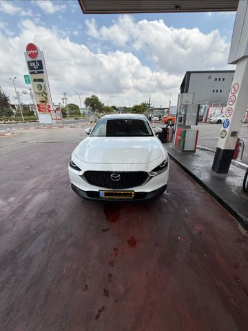 מודעת רכב מאזדה CX-30