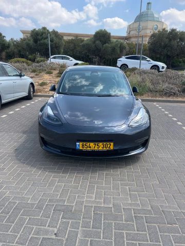 מודעת רכב טסלה מודל 3
