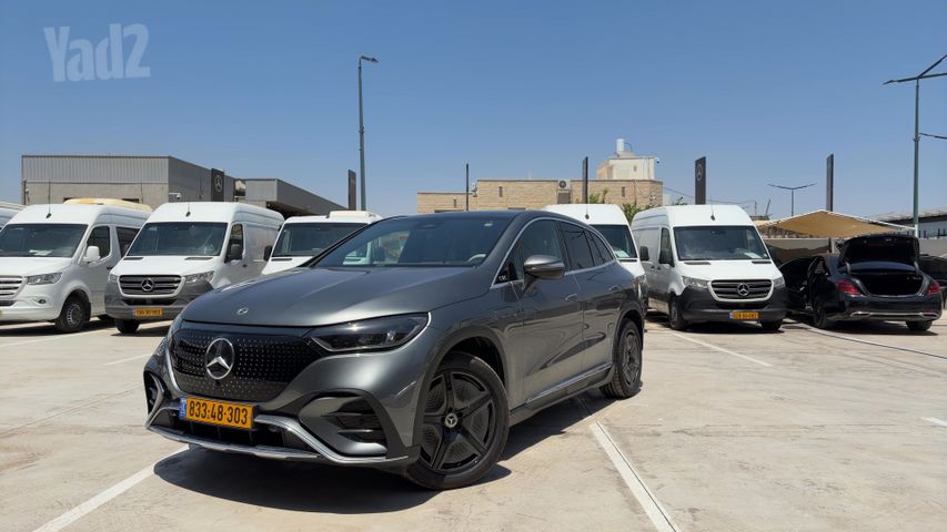 מודעת רכב מרצדס-בנץ EQE SUV