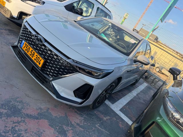 צ׳רי אריזו 8