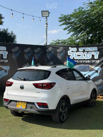 אם ג'י ZS
