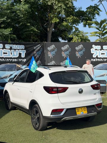 אם ג'י ZS