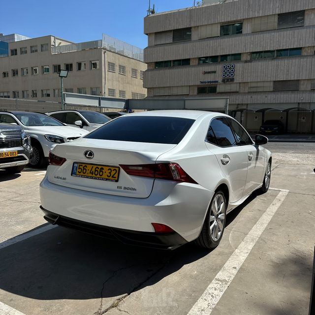 לקסוס IS