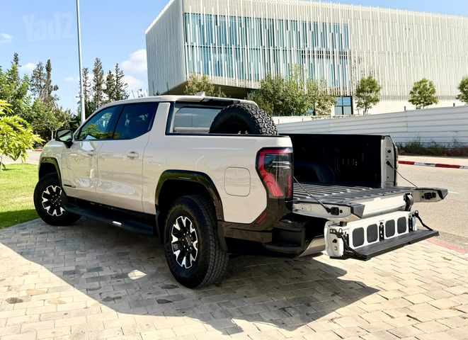 ג'י.אם.סי סיירה EV