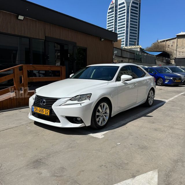 מודעת רכב לקסוס IS