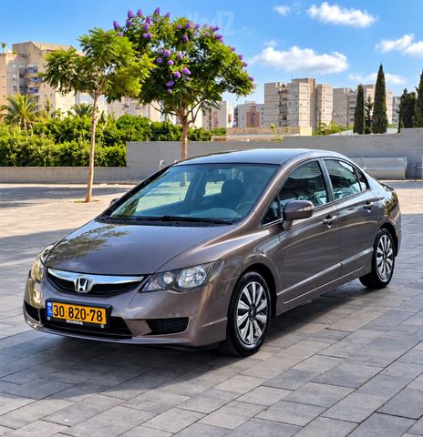 סיוויק Comfort אוט׳ בנזין סדאן 4 דל 1.8 (140 כ״ס)