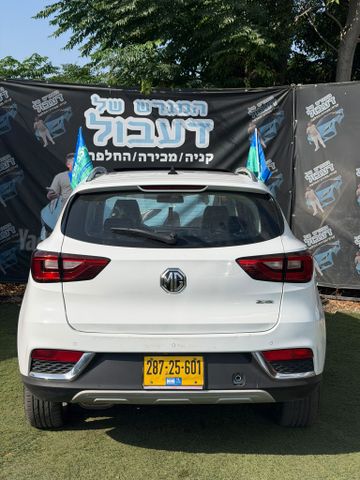 אם ג'י ZS