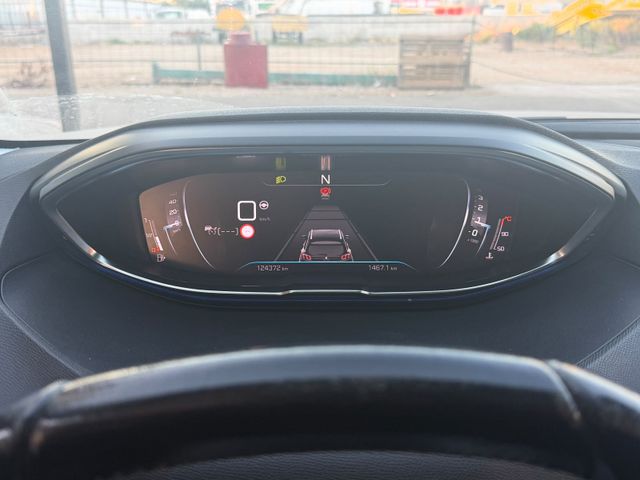 פיג'ו 3008