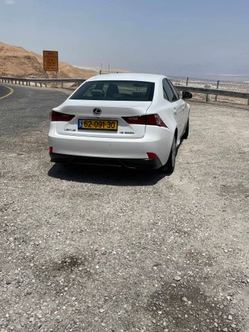 לקסוס IS
