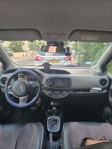 טויוטה יאריס